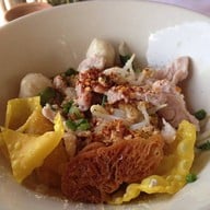 เมนูของร้าน ก๋วยเตี๋ยวแหลมแท่น