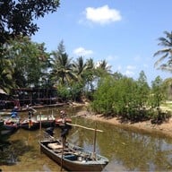 บรรยากาศ ก๋วยเตี๋ยวแหลมแท่น