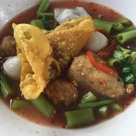 เมนูของร้าน ลูกชิ้นปลานายฉุ่ย เย็นตาโฟ 40 ปี นวมินทร์ 68