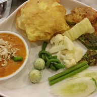 เมนูของร้าน เย็นตาโฟเครื่องทรงโดย อ.มัลลิการ์ แฟชั่นไอส์แลนด์