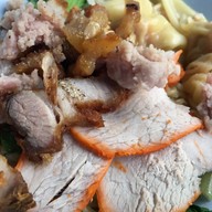 คุณแอน ชายสี่ บะหมี่เกี๊ยว