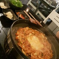 เมนูของร้าน Chicken galbi By The Pan Korean