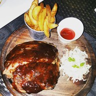 The Gardens of Dinsor Palace