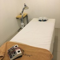 ภายในห้องที่ใช้รับการรักษา ฝังเข็ม ครอบแก้ว