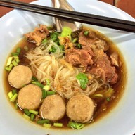 เมนูของร้าน ล้านเส้น (เจ้าเก่า ย้ายร้านมาจากซ.ลาดกระบัง 46/3)