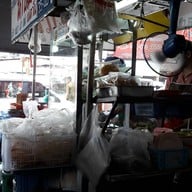 หน้าร้าน ก๋วยเตี๋ยวนายใบ้ย้อนยุค โชคชัย4 ซอย​27