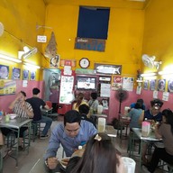 บรรยากาศ ก๋วยเตี๋ยวนายใบ้ย้อนยุค โชคชัย4 ซอย​27