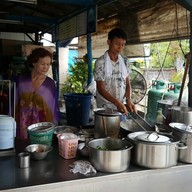 ร้านคุณจี๊ดราดหน้ายอดผัก สมุย