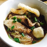 เมนูของร้าน ก๋วยเตี๋ยวเรือวัดพรหมมาสตร์