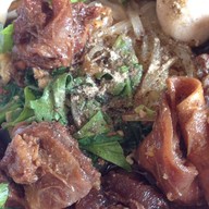 ก๋วยเตี๋ยวยายช่อ