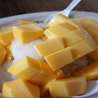 ข้าวเหนียวมะม่วง เจ๊แจ้ง(แม่อุไร) ศูนย์อาหารปั้มคาลเท็กซ์