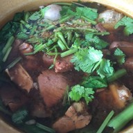 ก๋วยเตี๋ยวเกาเหลาเนื้อตุ๋น