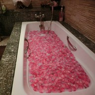 บ้านการะเกดนวดแผนไทยและสปา