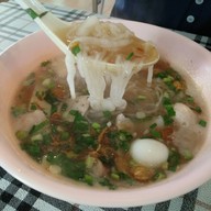 เมนูของร้าน คุณแดงก๋วยจั๊บญวน วังหลัง