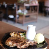 เมนูของร้าน Larn Ta Chu Steak House ในเมือง