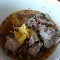 ร้านก๋วยเตี๋ยวหมูต้มยำตำลึงนายเอก แยกปราณบุรี