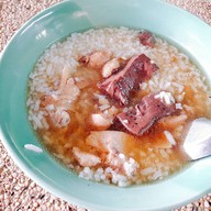 เมนูของร้าน ข้าวต้มไก่ หน้าสถานีรถไฟพุนพิน