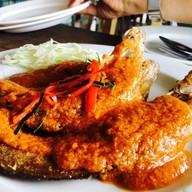 เมนูของร้าน สวนอาหารเรือสำราญซุ้มป่าสัก