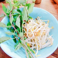 เมนูของร้าน ก๋วยเตี๋ยวเรือ ชามละ 12 บาท