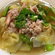 เมนูของร้าน สหชัย บะหมี่เกี๊ยวปู หมูแดง