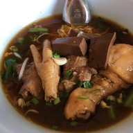 เมนูของร้าน เฮียอ้วนก๋วยเตี๋ยวไก่มะระ