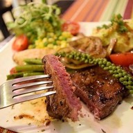 Chef Waan Cafe' & Steak