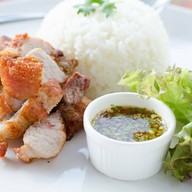 Chef Waan Cafe' & Steak