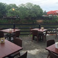 บรรยากาศ มา มะ ริมน้ำจันทบูร