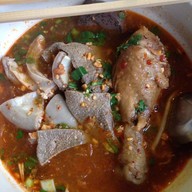 ก๋วยเตี๋ยวนั่งบาร์ โครตอิ่ม