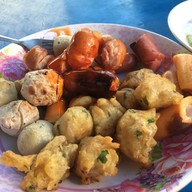 ร้านพี่เลี่ยง ลูกชิ้นปิ้งหน้าแสงทอง