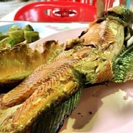 ปลาเผาริมเขาตอง
