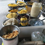 หน้าร้าน ไอศครีมกะทินมสดจราจรกลาง