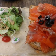 เมนูของร้าน The Clueless Goat