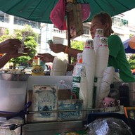 บรรยากาศ ไอศครีมกะทินมสดจราจรกลาง