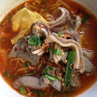 ก๋วยเตี๋ยวนั่งบาร์ โครตอิ่ม