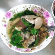 เมนูของร้าน ต้มเลือดหมูกาญจนา (เจ้าเก่าสรรพาวุธ)