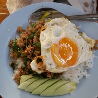 เมนูของร้าน ก๋วยจั๋บหลายชาติ
