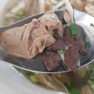 เมนูของร้าน ธัญญพร ก๋วยเตี๋ยวไก่ฉีกต้มยำ