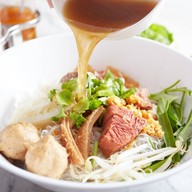 โตสะพานเหล็ก พัทยา