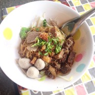 เมนูของร้าน ก๋วยเตี๋ยวแดงโอชา