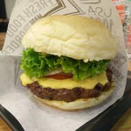 เมนูของร้าน TEDDY's Bigger Burgers Gateway เอกมัย
