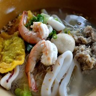 เจ๊แก้ว ก๋วยเตี๋ยวปลา อาหารตามสั่ง แหลมฉบังเก่า