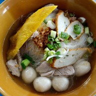 เจ๊แก้ว ก๋วยเตี๋ยวปลา อาหารตามสั่ง แหลมฉบังเก่า