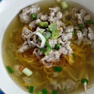 เจ๊แก้ว ก๋วยเตี๋ยวปลา อาหารตามสั่ง แหลมฉบังเก่า