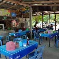 เจ๊แก้ว ก๋วยเตี๋ยวปลา อาหารตามสั่ง แหลมฉบังเก่า