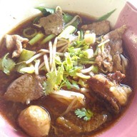 ก๋วยเตี๋ยวเรือศรีสามพราน byน้าปู สาขาสนามจันทร์ นครปฐมหลัง รร.รอเวอร์