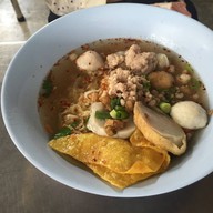 ก๋วยเตี๋ยวอาม่า แยกคลองตัน