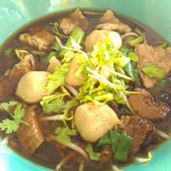 ก๋วยเตี๋ยวเรือศรีสามพราน byน้าปู สาขาสนามจันทร์ นครปฐมหลัง รร.รอเวอร์