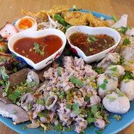 เมนูของร้าน ก๋วยเตี๋ยวหมูคุณย่าสูตรโบราณ