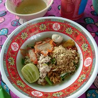 ก๋วยเตี๋ยวสุโขทัย สูตรป้าพร